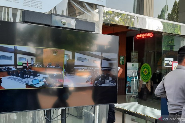 Haris Ubaidillah menangis saat mohon maaf ke Rizieq Shihab