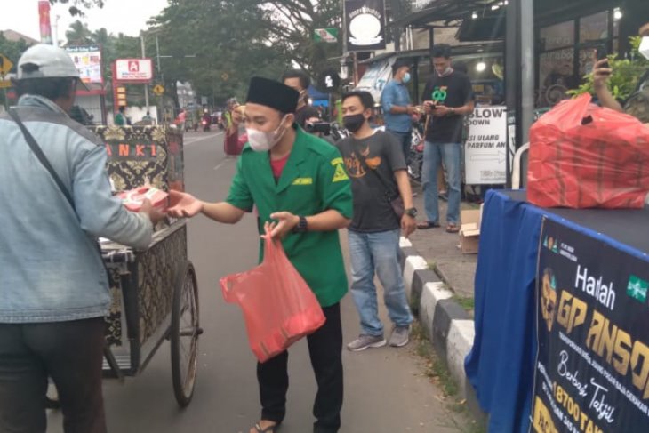 Gerakan Pemuda Ansor Kabupaten Lebak bagikan 18.700 takjil