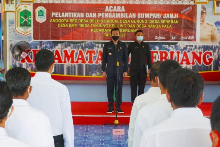 Bupati Kapuas Hulu sampaikan pesan presiden saat lantik anggota BPD
