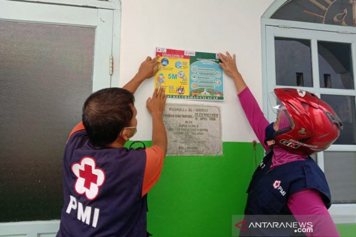 Relawan SIBAT PMI Cilacap sosialisasikan protokol 5M di tempat ibadah