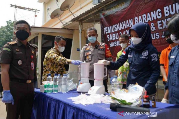 Polrestro Bekasi musnahkan barang bukti narkoba lintas negara