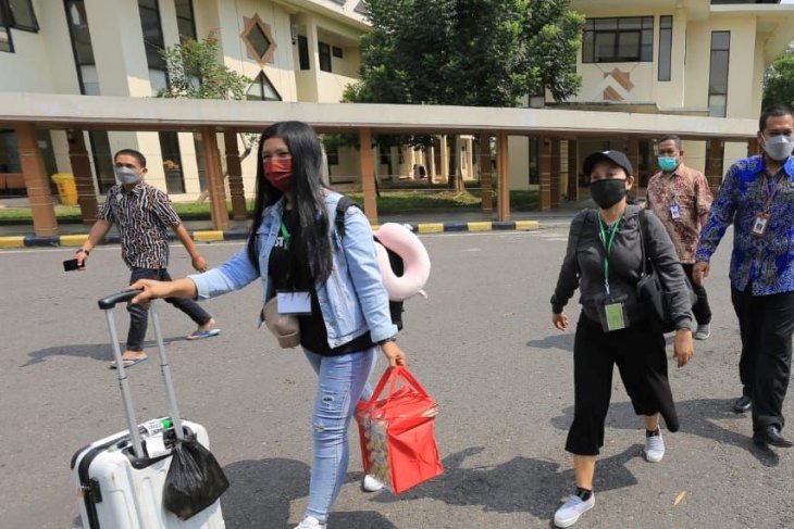 Pemkot Madiun jemput pekerja migran selesai jalani karantina di Surabaya