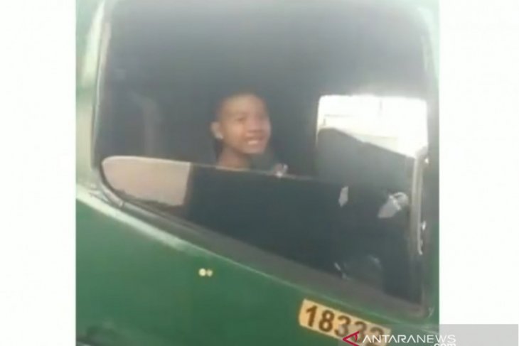 Video bocah 12 tahun pengemudi truk direkam enam bulan lalu