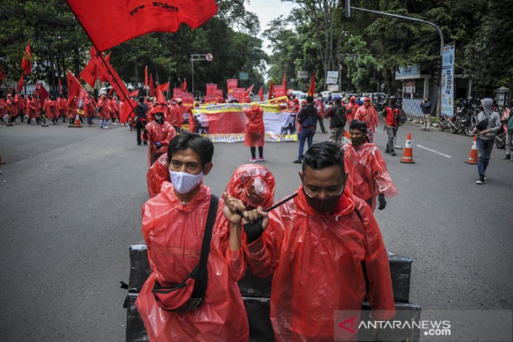 Aksi buruh di Bandung 