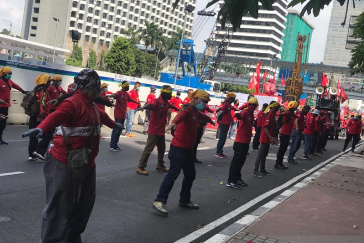 Serikat Pekerja Indonesia tuntut pencabutan UU Cipta Kerja pada peringatan May Day 2021