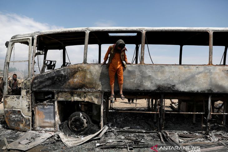Bandit bersenjata bakar bus, 30 penumpang hangus terbakar