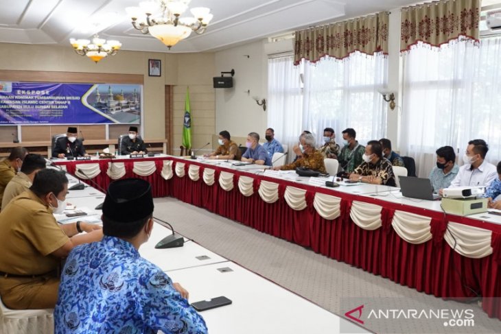 Pembangunan Islamic Center HSS diharapkan selesai tepat waktu