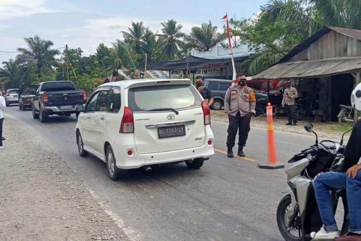 Kapolres Langkat tinjau pos penyekatan Langkat-Aceh