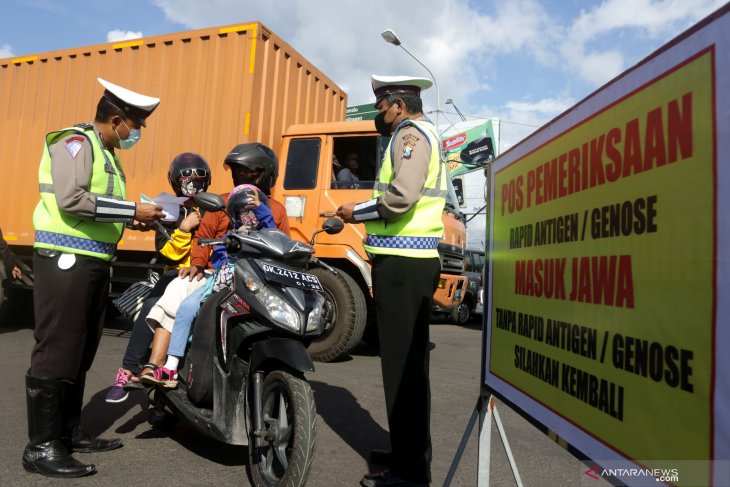 Pengetatan Pemudik di Palabuhan Ketapang