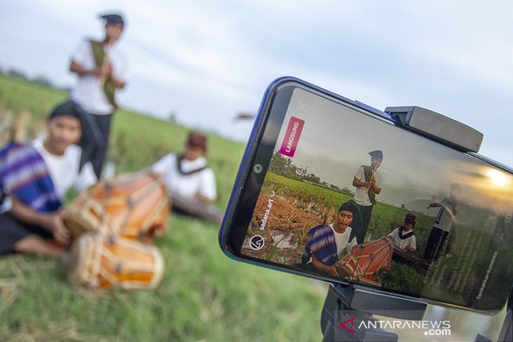 Pertunjukan musik tradisional virtual 