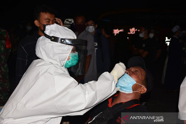 TES ANTIGEN CALON PENUMPANG KEBERANGKATAN MALAM TERMINAL ACEH