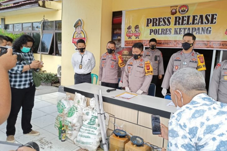 Polres Ketapang amankan dua kapal diduga akan lakukan kegiatan ilegal
