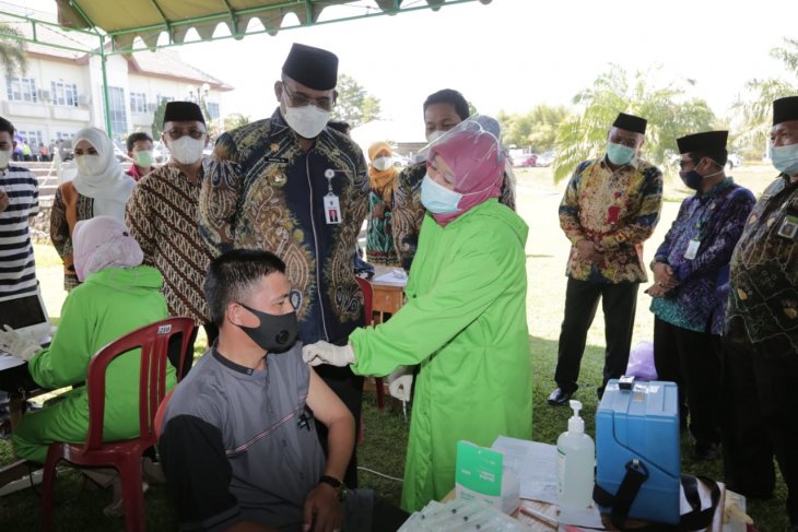 Pemprov targetkan vaksinasi untuk lansia tuntas Juni