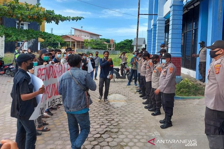 Mahasiswa nilai Dinas Pendidikan tidak transparan
