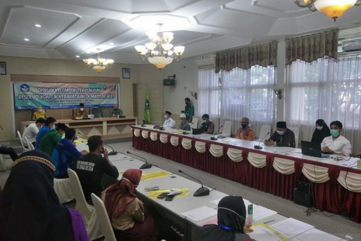 Diskusi terumpun resolusi konflik kebahasaan Balai Bahasa Kalsel di HSS