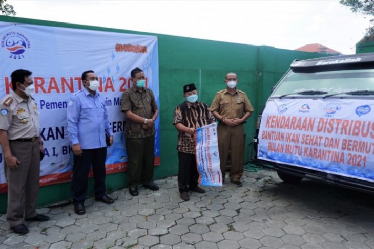 Balai KIPM Surabaya salurkan 900 paket ikan sehat bermutu di Madiun