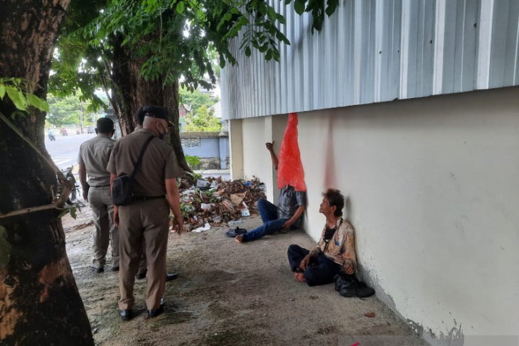 Rombongan pengemis di depan rumah dinas gubernur ditertibkan