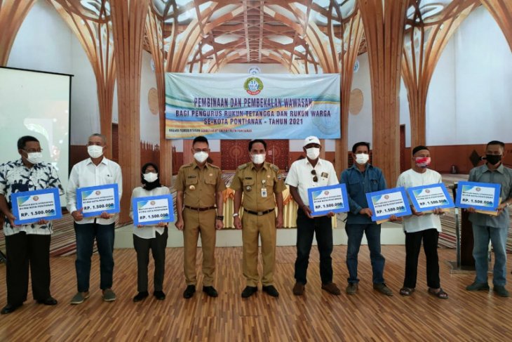 Pontianak berikan bantuan operasional pada RT/RW