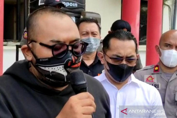 Seorang pemuda sebut pemakai masker