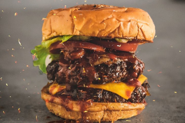 Rust Burger&Kolektiv sediakan layanan tambahan 12 topping gratis pertama di Indonesia