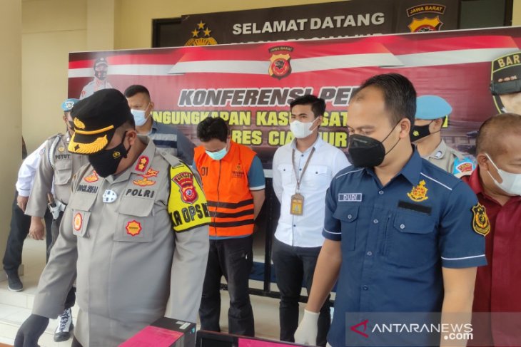 Polisi tangkap pasangan suami istri pemalsu surat keterangan antigen