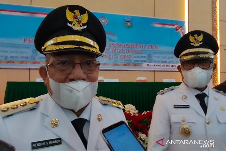 Gubernur Mandacan lantik Bupati dan Wakil Bupati Teluk Wondama
