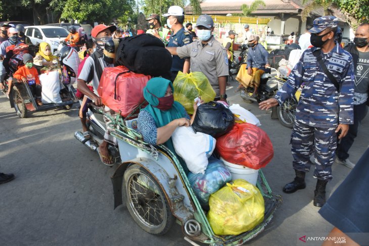 Pemudik di Pelabuhan Jangkar 