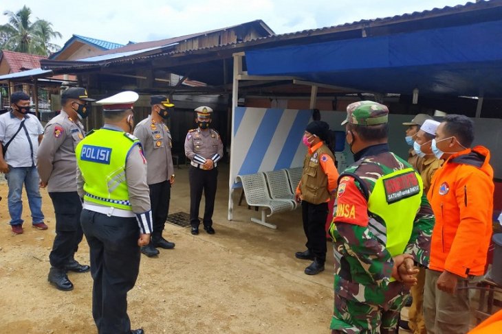 Kapolres Tapteng cek kesiapan pos penyekatan di perbatasan Aceh-Sumut