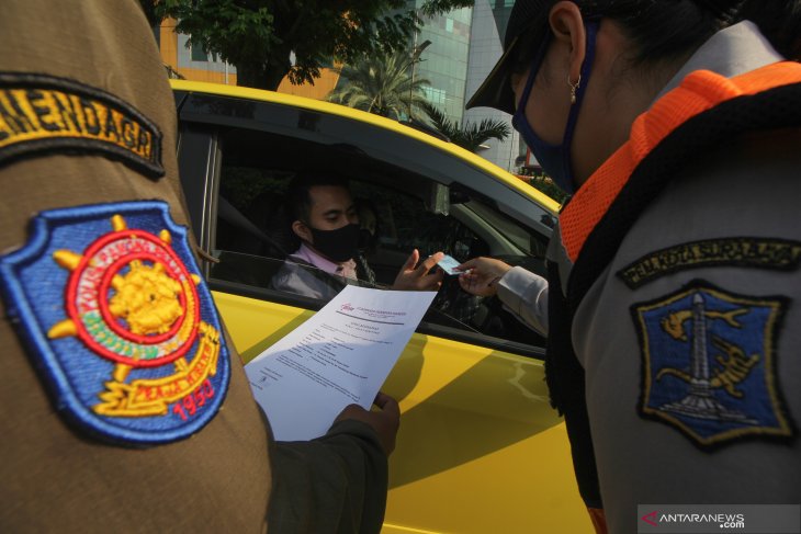 Hari Pertama Penyekatan Larangan Mudik Surabaya