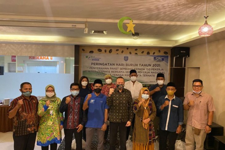 BPJAMSOSTEK - Disnaker - SPN Ternate salurkan bantuan sembako ke pekerja