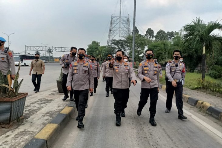 Kapolda Banten pastikan pasokan logistik Jawa-Sumatera lancar