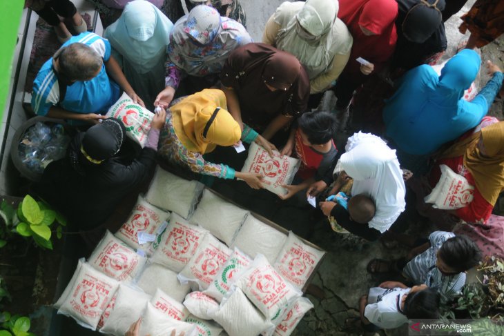 Salurkan Zakat Fitrah