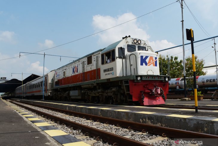 Perjalanan KA Hari Pertama Larangan Mudik