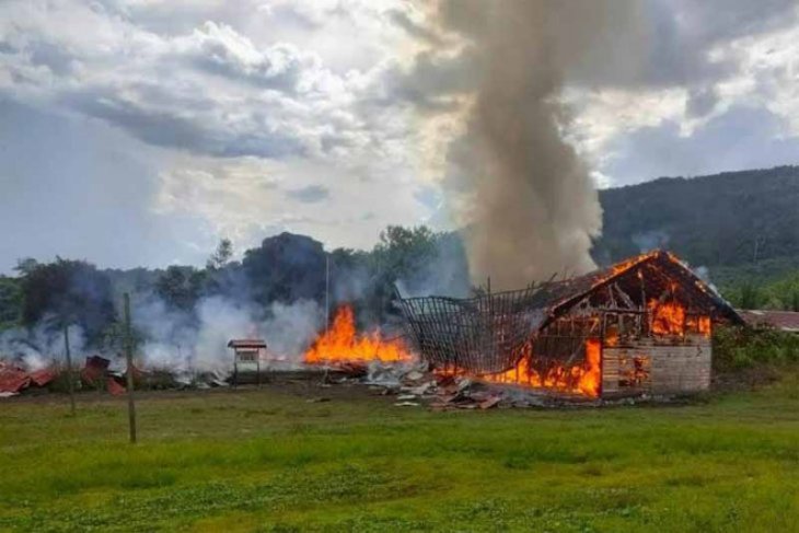 Bupati respon terbakarnya sekolah dan rumah warga di pedalaman