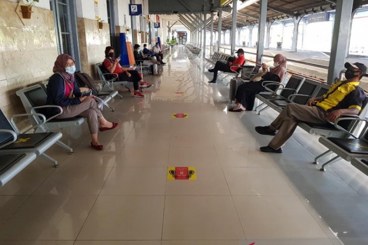 Penumpang KA di Stasiun Jember sepi saat pemberlakuan larangan mudik
