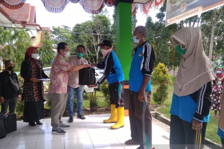 Pemkab Mukomuko asuransikan puluhan petugas kebersihan