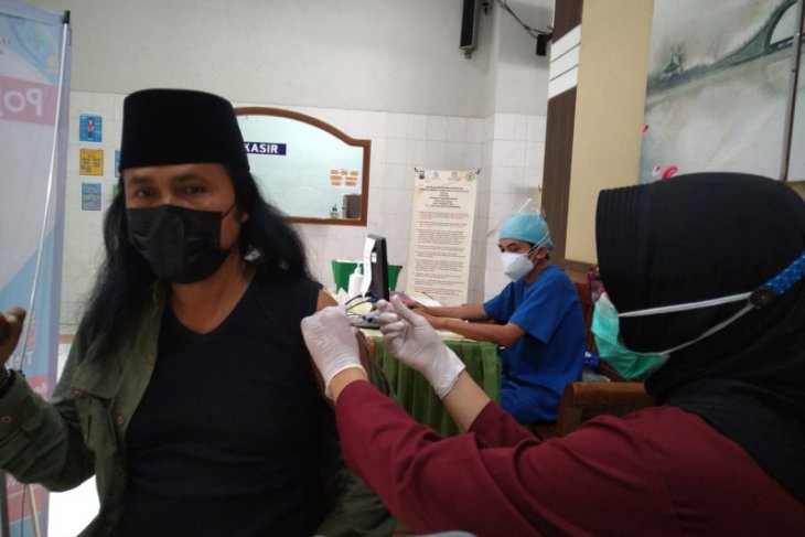 Ratusan pelaku wisata di Tulungagung jalani vaksinasi COVID-19