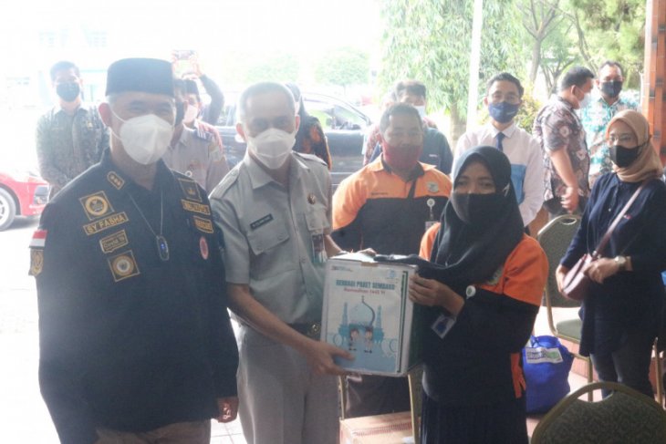Jasa Raharja salurkan 100 paket sembako untuk warga Jambi