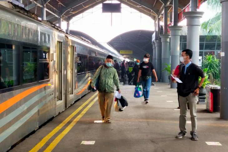 Jumlah penumpang KA Daop 8 Surabaya turun drastis