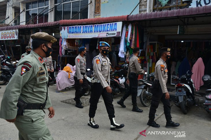 PENGAWASAN PUSAT KERAMAIAN JELANG LEBARAN