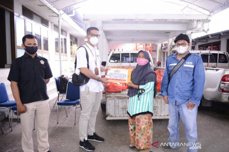 Terima bantuan pengobatan dari PT Timah, Sumiati tak kuasa tahan tangis
