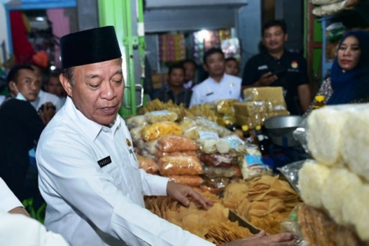 Khofifah ajak doakan mantan Bupati Lamongan M. Fadeli meninggal