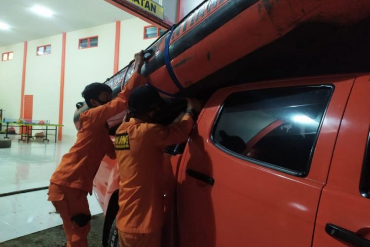 Bocah 14 tahun terjatuh dan terseret arus sungai saat bermain di atas jembatan