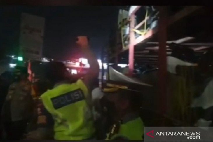 10 pemudik sembunyi di truk angkut motor negatif COVID-19