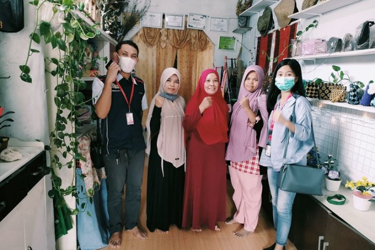 Alfamidi tinjau pelaku UMKM di Kelurahan Baru Ladang Bambu