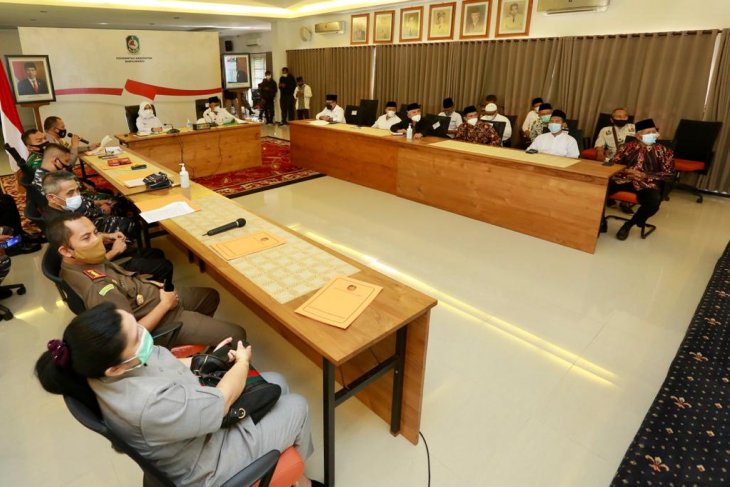 Zona merah, tiga RT satu desa di Banyuwangi tidak bisa melaksanakan shalat Id di masjid dan lapangan