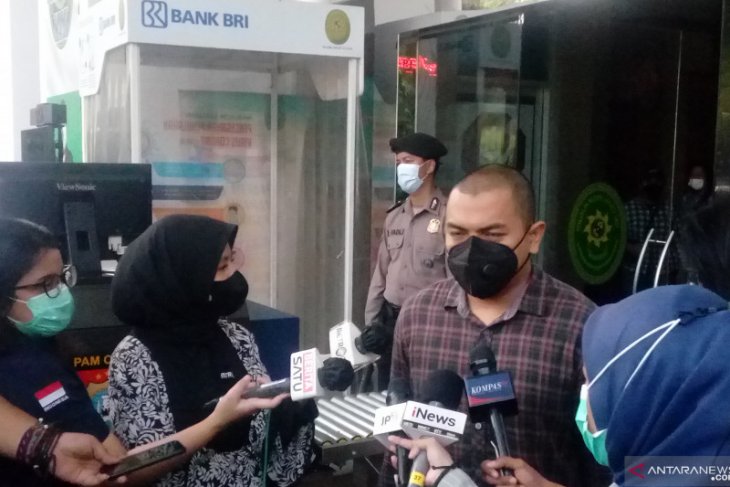 Hakim tunda sidang tuntutan kasus kerumunan Rizieq Shihab