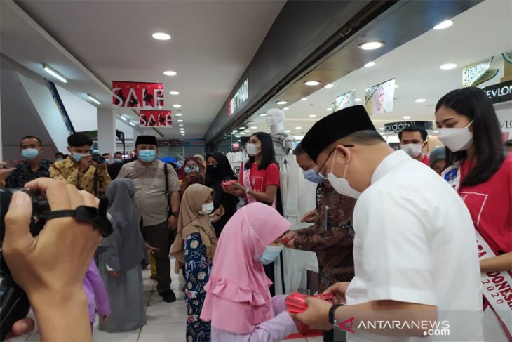 Relawan Anak Yatim Bengkulu bagikan baju lebaran untuk 116 anak yatim
