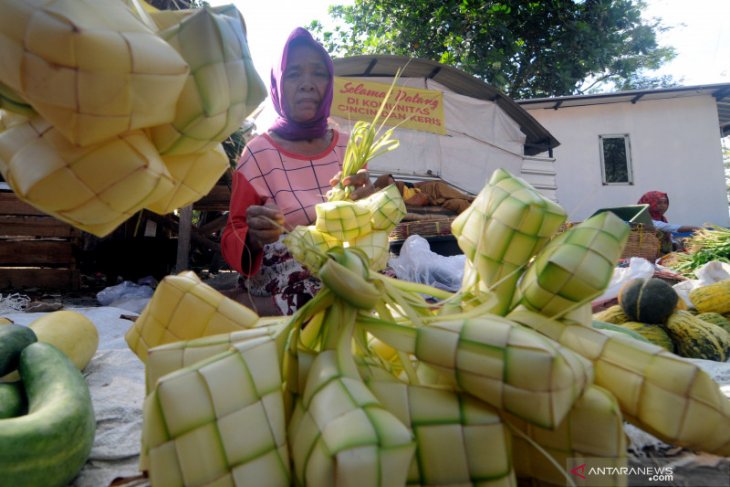 Penjual Musiman Cangkang Ketupat Idul FItri