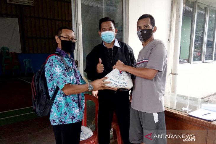 Indocement bagikan 27 ton beras Zakat Fitrah ke 12 desa mitra di Bogor
